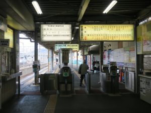 福島交通飯坂線 福島駅 改札口 ICカードリーダーが並びますがSuicaは使えません