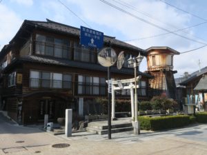 飯坂温泉 鯖湖神社 その名の通り、鯖湖湯の隣にあります