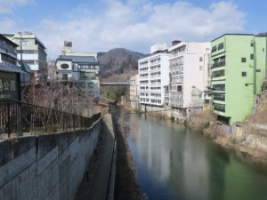 飯坂温泉 摺上川と新十鋼橋 波来湯から撮影