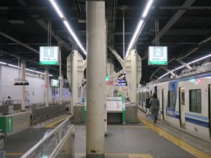 南海高野線 なんば駅 1番線・2番線 南海高野線で堺東・河内長野・橋本・極楽橋方面と、泉北高速線で和泉中央方面行きの列車が発着します