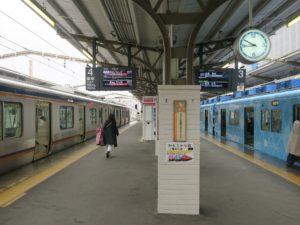 南海加太線 和歌山市駅 3番線・4番線 3番線は加太線で加太方面に行く列車が発着します 4番線は南海本線でなんば方面に行く列車が発着します
