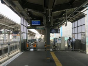 JR紀勢本線 和歌山市駅 JR線改札口 ICカード対応の自動改札機が並びます