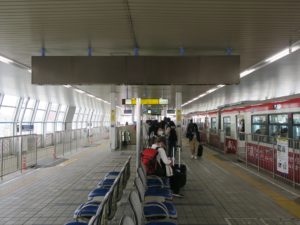 大阪モノレール 大阪空港駅 ホーム 蛍池・千里中央・山田・南茨城・大日・門真市方面に行く列車が発着します