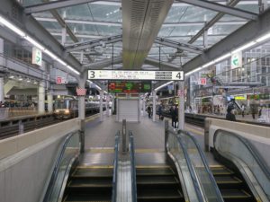 JR宝塚線 大阪駅 3番線・4番線 宝塚線で宝塚・三田方面と、福知山線で福知山・豊岡・城崎温泉方面に行く列車が発着します