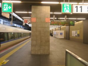 JR京都線 大阪駅 11番線 敦賀・福井・金沢方面に行く特急サンダーバードが発着します