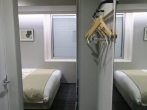 ホテルグランヴィア大阪 コンフォートシングルルーム 玄関から室内方向を撮影