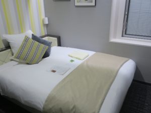 ホテルグランヴィア大阪 コンフォートシングルルーム ベッド ダブルベッドが置いてありました