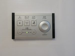 ホテルグランヴィア大阪 コンフォートシングルルーム トイレのスイッチは壁にあります