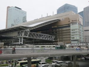 JR東海道本線 大阪駅 外観 大きな屋根が特徴的ですね