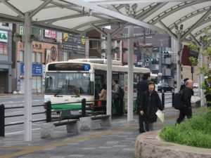JR大和路線 奈良駅 バス乗り場 東大寺方面は2番のりばから発車します