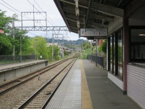 近鉄吉野線 飛鳥駅 2番線 主に橿原神宮前・阿部野橋方面に行く列車が発着します