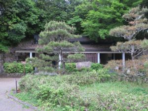 高松塚壁画館 建物 高松塚古墳のすぐ近くにあります