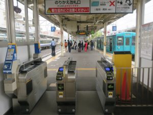 JR和歌山線 和歌山駅 7番線・8番線と中間改札機 7番線は主に粉河・橋本方面に行く列車が発着します 8番線は主に和歌山市方面に行く列車が発着します