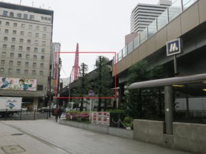 JR東海道本線 大阪駅 御堂筋口と阪急梅田駅とを結ぶ橋