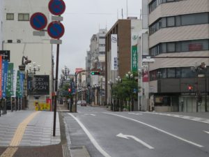 和歌山市 本町通り こことぶらくり丁が和歌山一の繁華街です