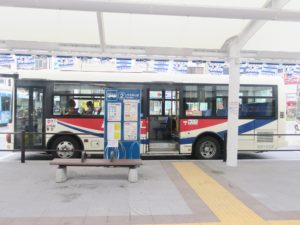 JR上越新幹線 熊谷駅 バスターミナル 2番乗り場 花湯スパリゾートへは犬塚行きのバスに乗って宿裏バス停で降ります