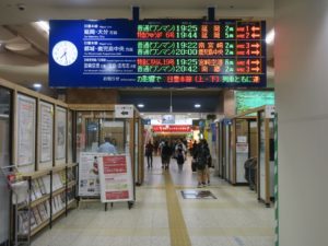 JR日豊本線 宮崎駅 左が1・2番線の改札口 右が3・4番線の改札口