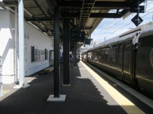 JR日豊本線 延岡駅 1番線 主に特急列車が発着します