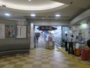 JR宮崎空港線 宮崎空港駅 改札口 SUGOCA・nimoca・Suica・PASMOなどのICカードリーダーが設置されています