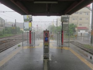 JR日豊本線 宮崎神宮駅 交通系ICカードリーダー 出場用 その先に構内踏切があります