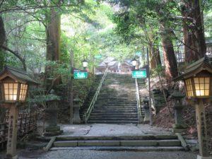 宮崎県 高千穂神社 本殿への石段