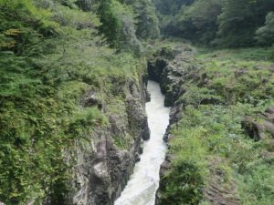 宮崎県 高千穂峡 神橋から真名井の滝方向を撮影
