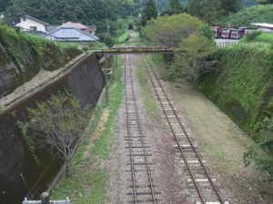 高千穂鉄道 高千穂駅 延岡方向に伸びる線路 ここを列車が走ることはありませんが、スーパーカートが走ります