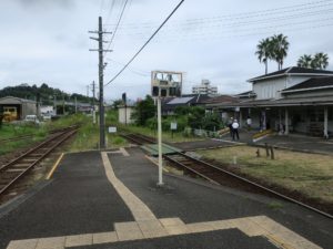 JR日南線 油津駅 ホームから駅舎への構内踏切