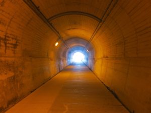 宮崎県 鵜戸神宮 トンネル内部 ちなみに車は通れません