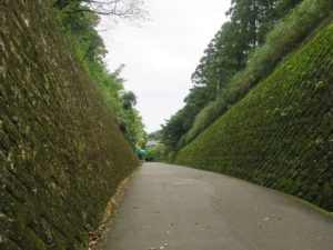 宮崎県 鵜戸神宮 トンネル出口 かつてはこの山を越えないと参拝できなかったそうです