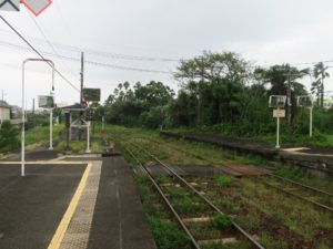 JR日南線 青島駅 1番線と2・3番線の間の構内踏切