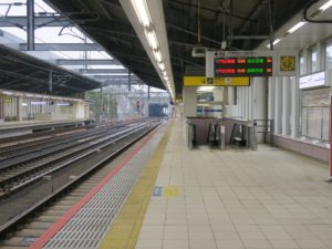 京成成田スカイアクセス線 成田湯川駅 2番線 主に成田空港方面に行く列車が発着します