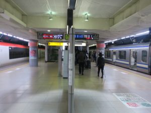 JR成田線 成田空港駅 1番線・2番線 主に千葉・東京・渋谷・新宿・横浜・大船方面に行く列車が発着します