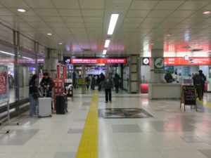 JR成田線 成田空港駅 みどりの窓口と改札口