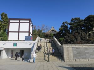 成田山新勝寺 巧妙堂 平和大塔への石段