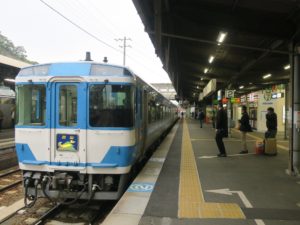 JR高徳線 徳島駅 2番線 主に高松・阿波池田方面に行く特急列車が発着します