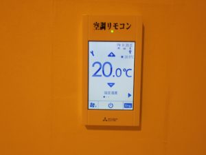 ホテルサンルート徳島 ダブルルーム 空調リモコン 液晶タッチパネル式です