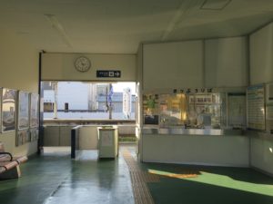 JR鳴門線 鳴門駅 改札口と切符売り場