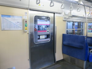 JR四国 1500型 真ん中ドア 徳島駅にて