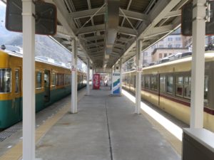 富山地方鉄道本線 宇奈月温泉駅 ホーム 新黒部・電鉄魚津・電鉄富山方面に行く列車が発着します