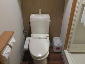ドーミーイン富山 シングルルーム トイレ 隣にシャワールームがあります