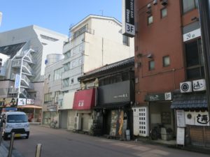 富山市 桜町付近 飲食店が立ち並びます