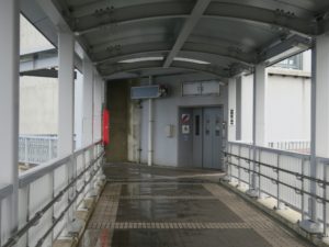 新湊大橋歩道 あいの風プロムナード 越の潟側エレベーター入り口