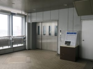 新湊大橋歩道 あいの風プロムナード 越の潟側エレベーター出口