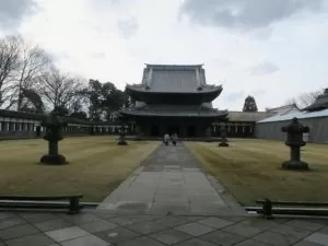 高岡山 瑞龍寺 山門を抜けたところ 正面に佛殿があります