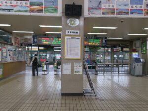 JR花咲線 釧路駅 改札口 自動改札機が並びますがICカードは使えません