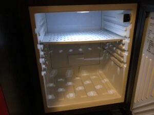 ホテル ヴィラフォンテーヌグランド東京田町 スーペリアクイーンルーム 冷蔵庫の中 スイッチで電源を切ることもできます