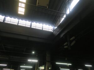 JR函館本線 札幌駅 ディーゼルカーの排気ガスを逃がすことができるよう、屋根が開いています