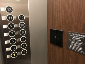 三井ガーデンホテル 汐留イタリア街 エレベーター カードキーをタッチしないとボタンを押せません