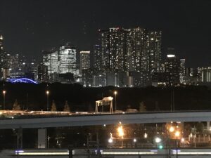 三井ガーデンホテル 汐留イタリア街 モデレートクイーン 窓から見える景色 夜に撮影
